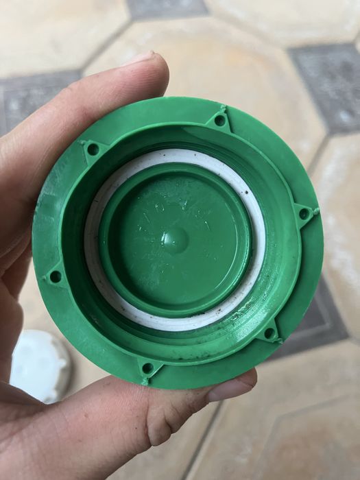 Крышки от канистры 50 тг