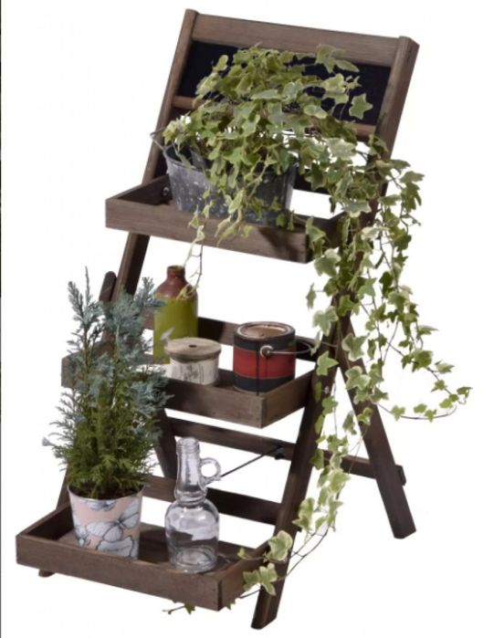 Елегантна и практична поставка за цветя, с три нива