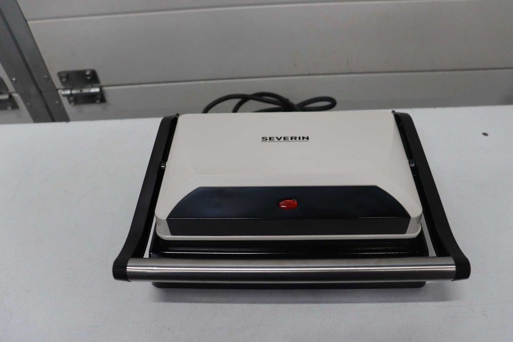 SEVERIN WA 2114 Машина за гофрети, 800 W, незалепващо покритие, черно/бежово, лек ДЕФЕКТ