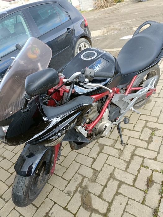 Kawasaki ER6F 650 2006 – lovită dreapta – pornește