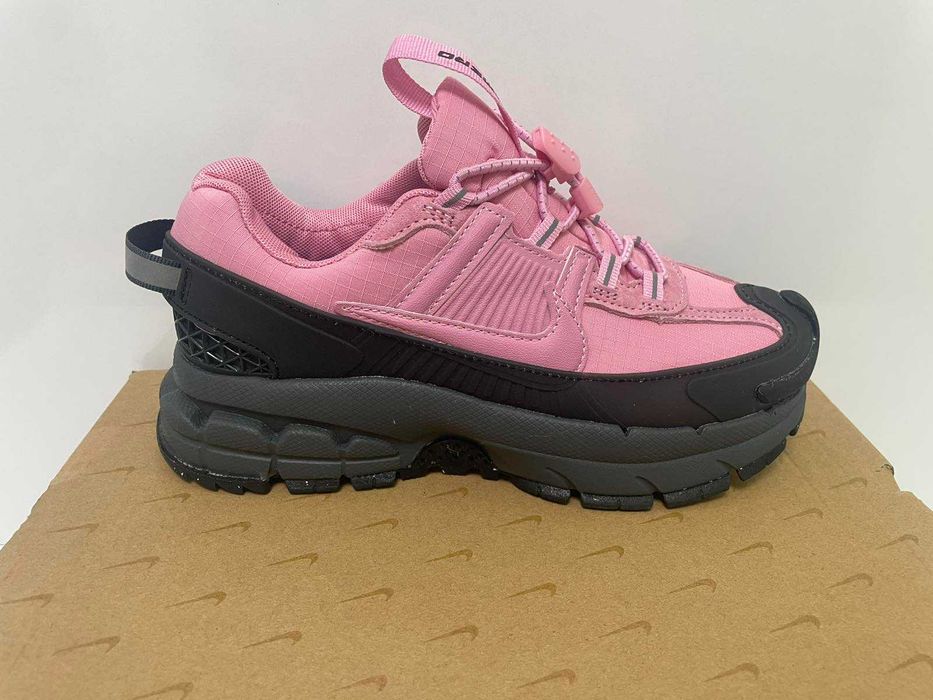 Оригинални дамски маратонки Nike Zoom Vomero Roam pink black номер 37.5