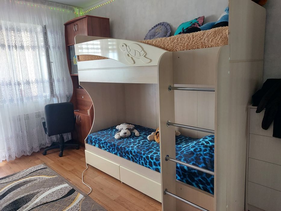 Продаю двух ярусную кровать