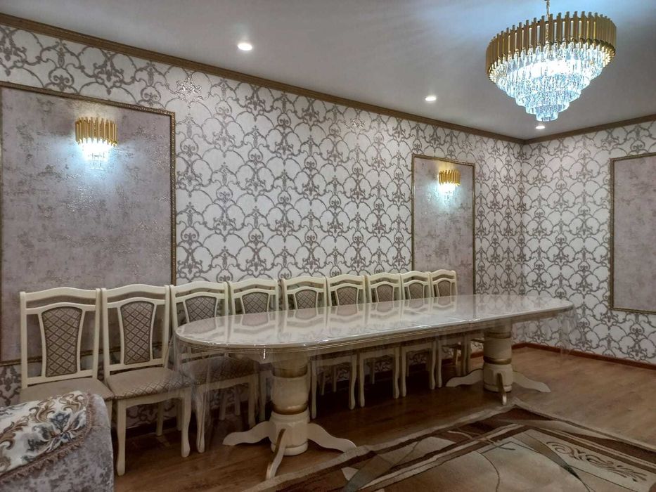 Стол со стульями