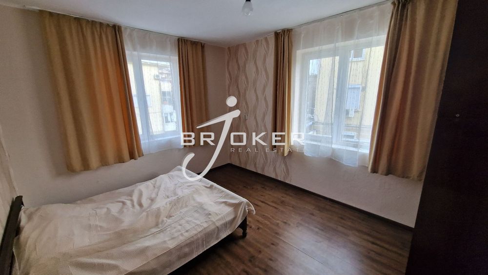 Дава се под наем Тристаен апартамент в Кърджали, Център - 70 кв.м за 280.5 € - Снимка #8