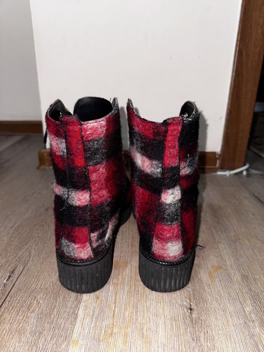 Красные ботинки в клетку 39р.