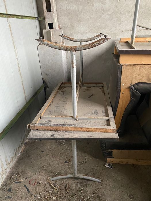 Канапета, маси и табуретки