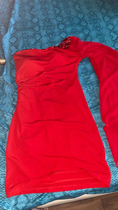 Rochie cu mânecă fluture și bijuterii S-M