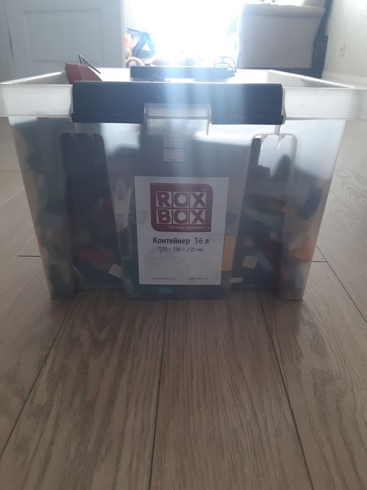 : Огромный набор LEGO (7.7 кг) .