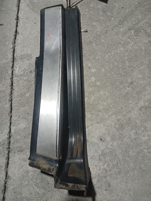 Продам пластик порога Мерседес W140
