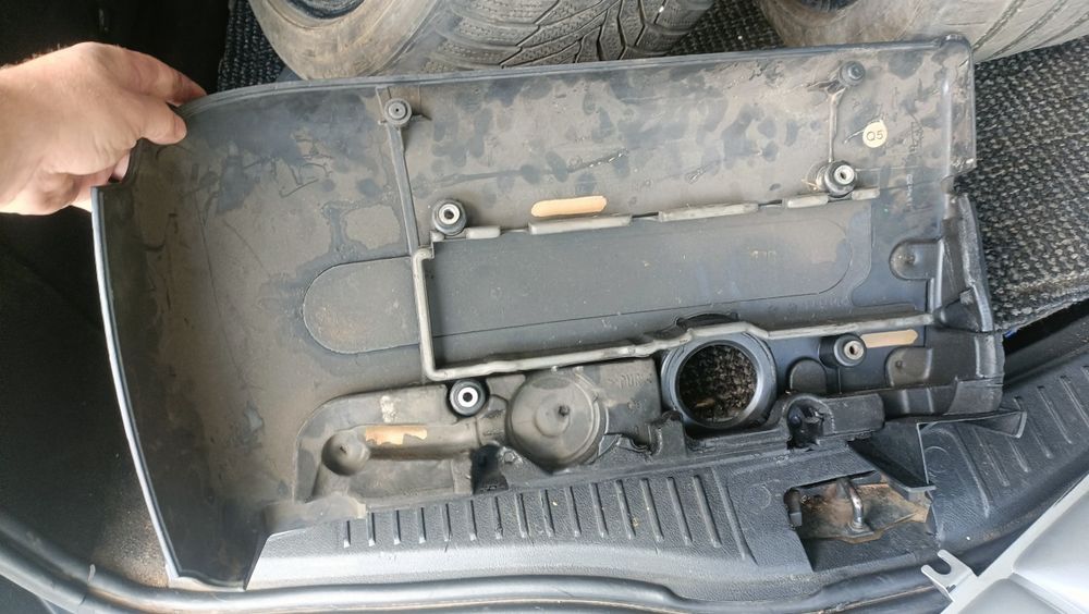 Vând Capac motor Mercedes C și E Class  2.2 cdi