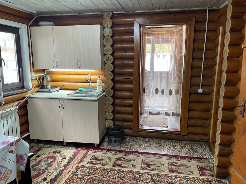 Домик сруб в лесу в Боровом