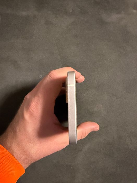 iPhone 12 – 64 GB, отлично състояние Продавам iPhone 12 с памет 64 GB