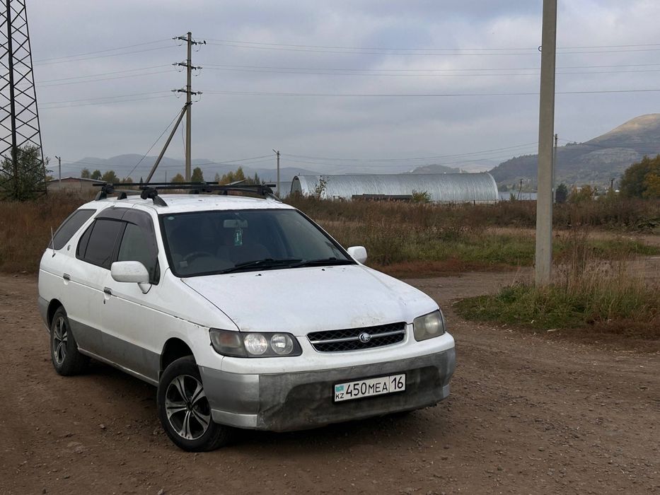 Nissan R’nessa 1998