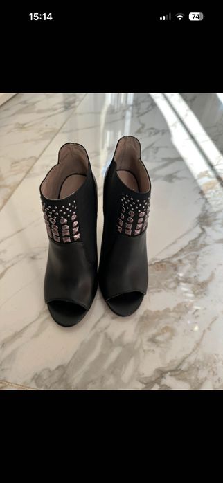 Vând sandale Liu Jo noi,mărimea 35