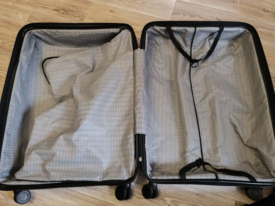 Продам чемодан новый