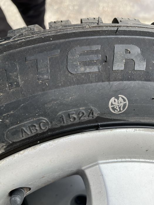 Джанти с зимни гуми 195/65/15 CST чисто нови.