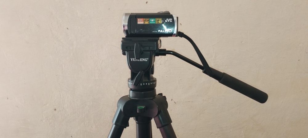 YUNTENG штатив ва видеокамера JVC сотилади