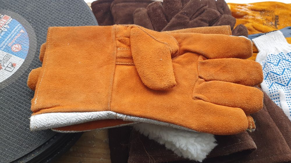 Перчатки и краги сварочные