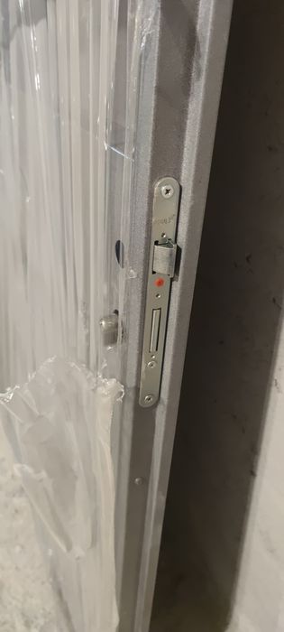 Нова противопожарна метална врата Мазе Склад входна брава Мостра