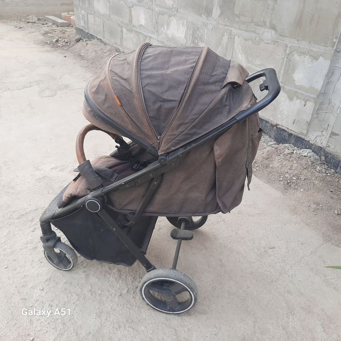 Продам коляску в мкрн Айгерим