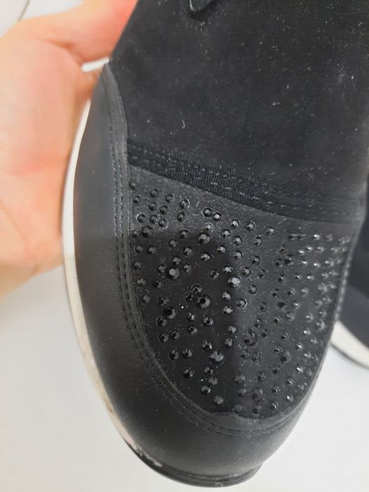 Женские скечерсы