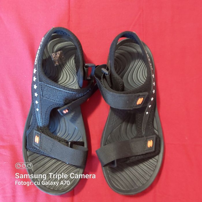 Vând sandale noi