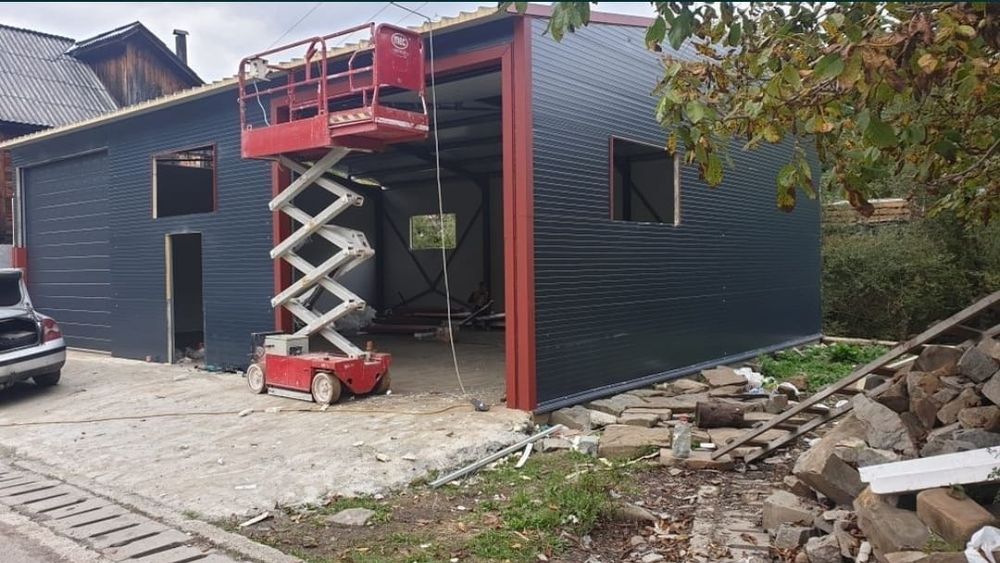 Vând hală metalica