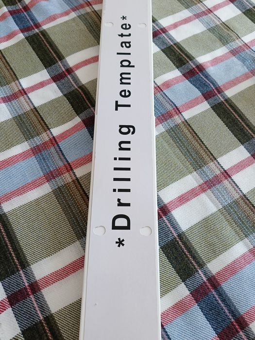 Вешалка настенная для одежды