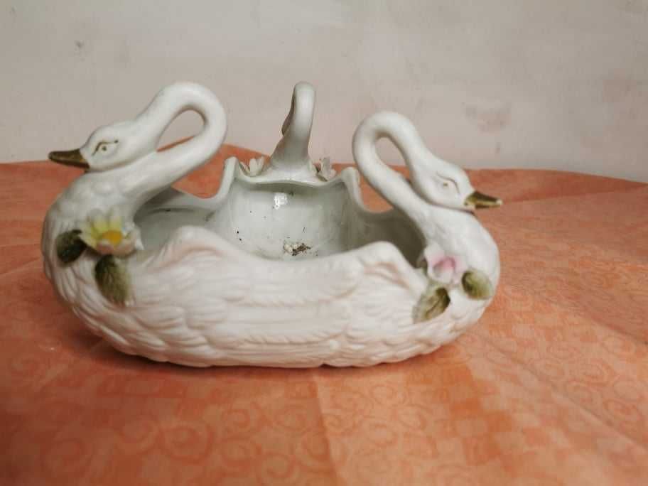 Bomboniera portelan in forma de Lebada