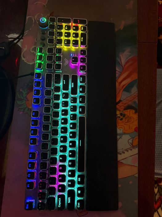 Отдам клавиатуры и коврики.