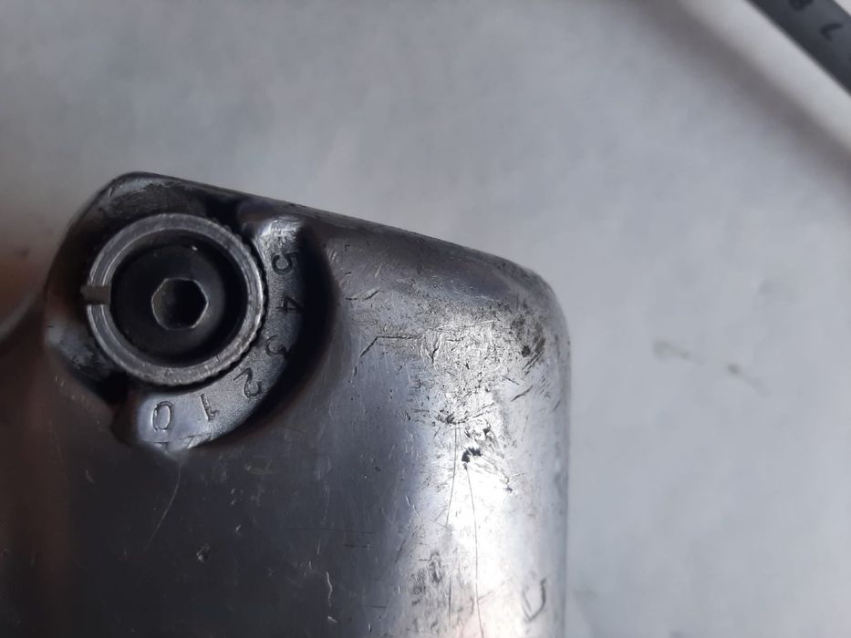 Пневмогайковерт .