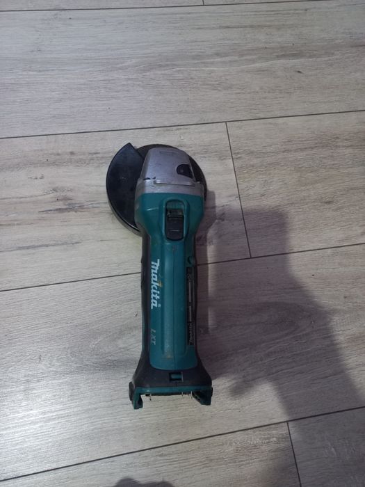 Makita Ъглошлайф DGA 452