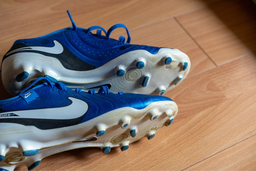 Adidasi fotbal nr 40