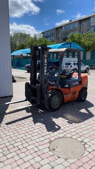 Вилочный погрузчик Кара 3 тонник