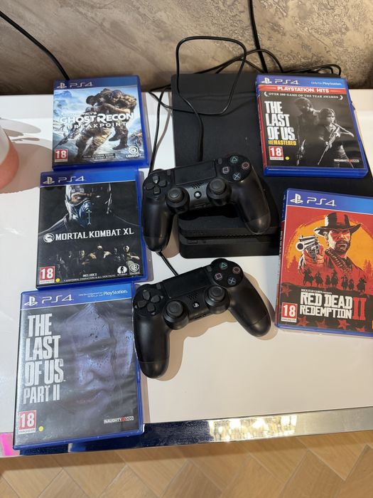 Vand ps4 plus doua manete sony