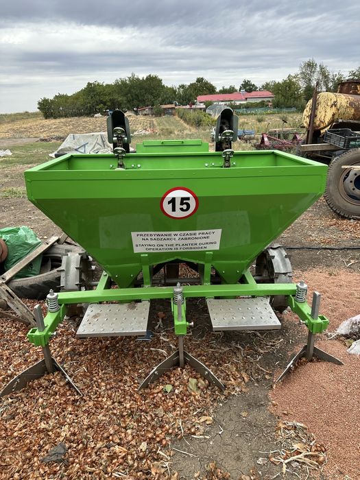 Masina plantat cartofi aproape noua