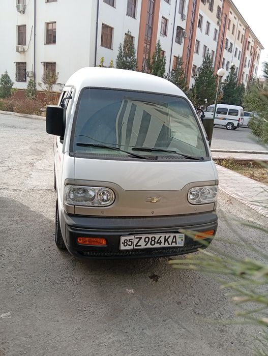 Бензинда, 33000 км юрган, 2023 й, янгидай турибти,келишсак булиб бериш