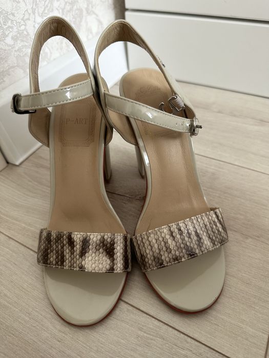 Продам босоножки