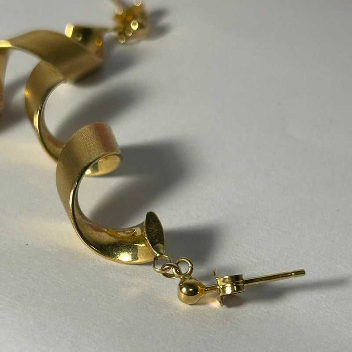 Cercei din Aur Galben 18K cu Design Spiralat Elegant