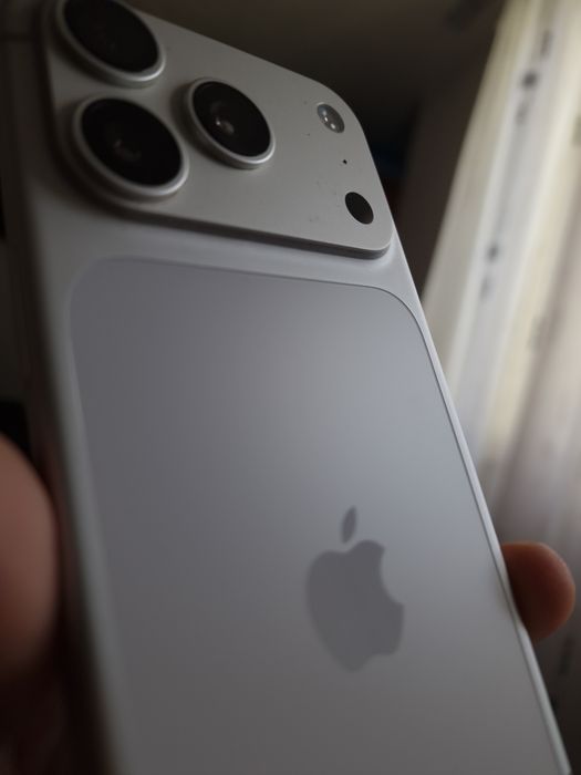 iPhone 17 Pro Silver Pentru Piese \ Recarosare