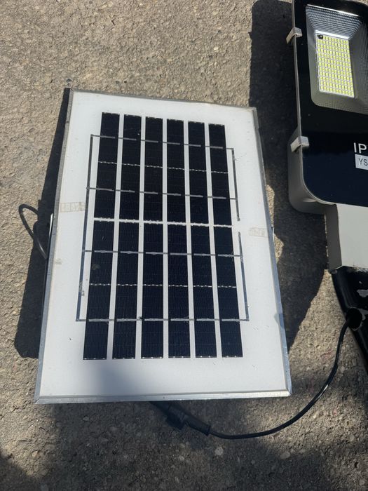 Lampa stradala cu panou solar