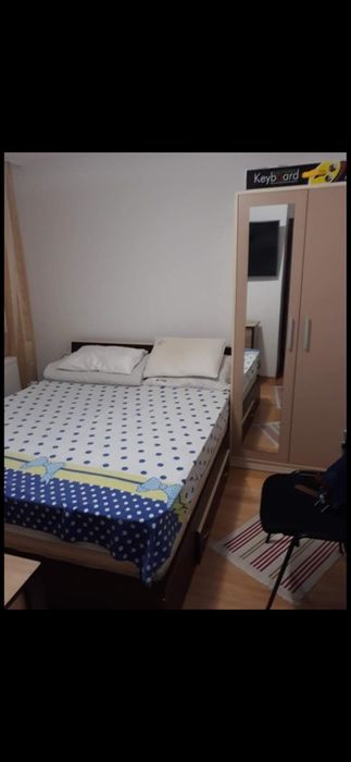 Vind apartament cu 2 camere decomandat