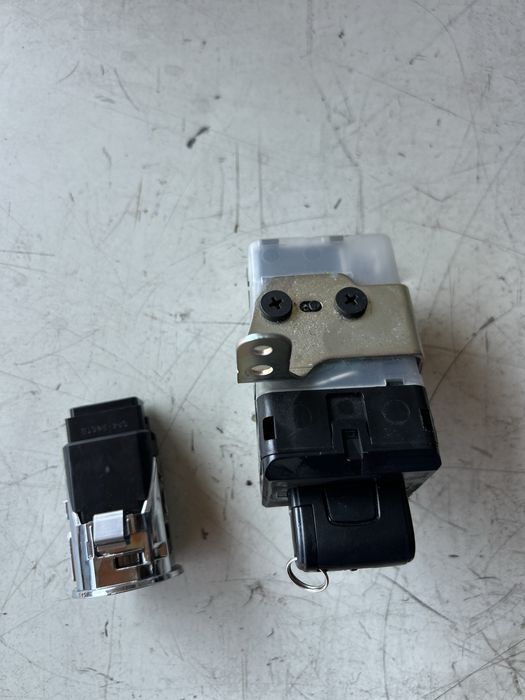 Гълтач ключ и старт-стоп бутон за тойота корола версо/Corola verso