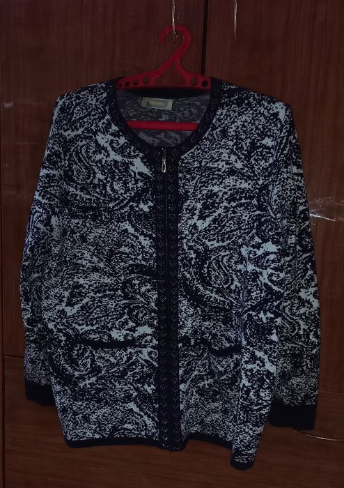 Продам куртки и кофту