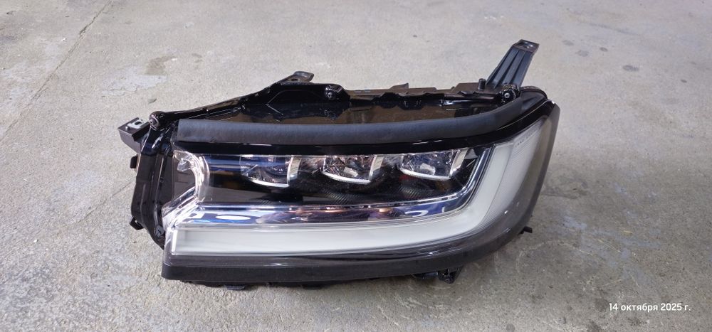 Фара Тойота Ланд Крузер 300