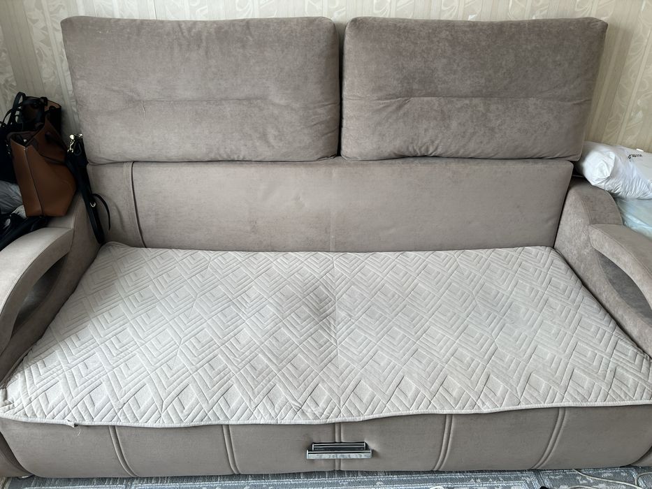 ПРОДАМ ДИВАН в гостиную