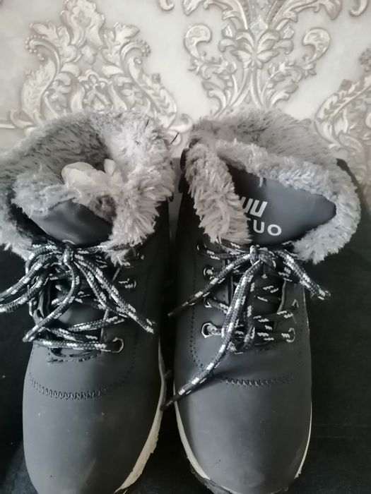 Продам обувь для девочек.