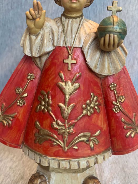 стара италианска статуетка на младенеца от Прага