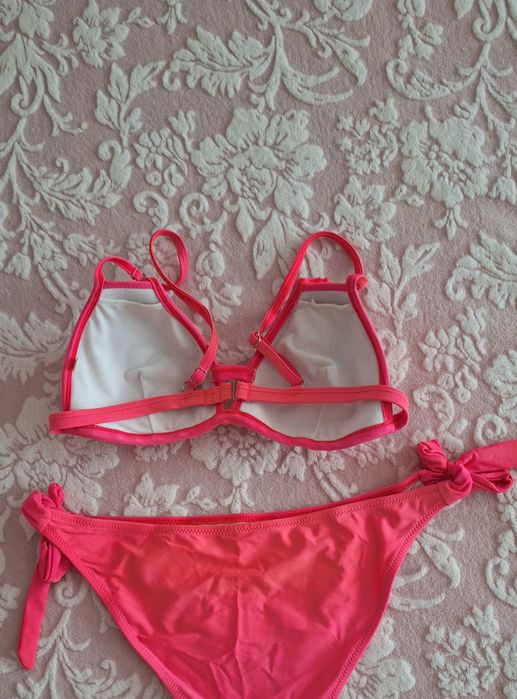 Дамски   бански.