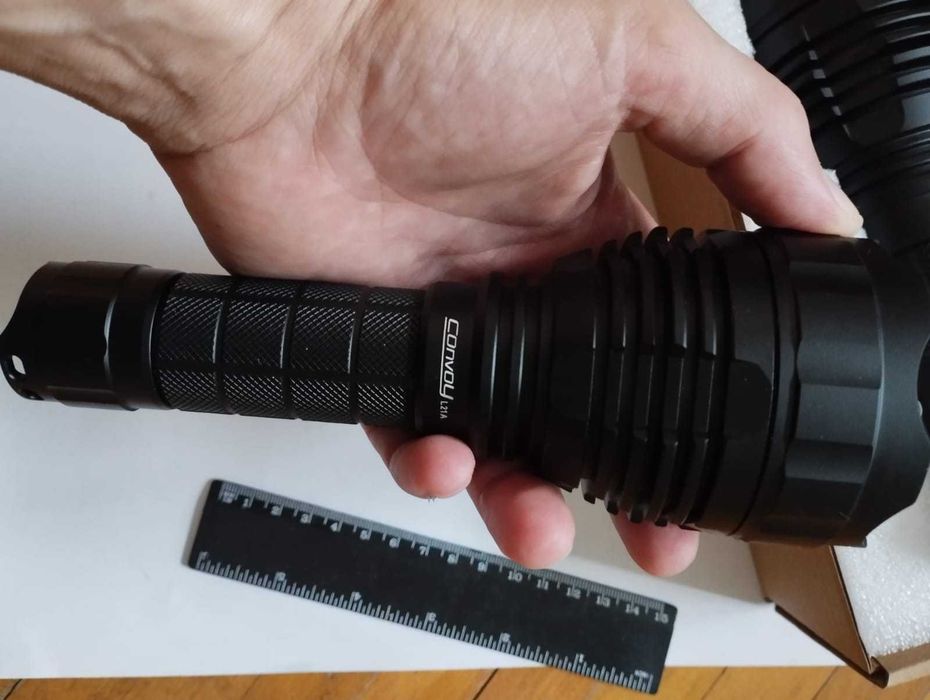 Lanterna.Convoy L21A cu led-3000Lumeni - 1300m